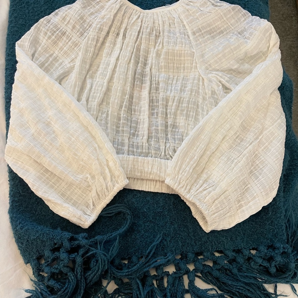 NWT BCBG long sleeve crop top!